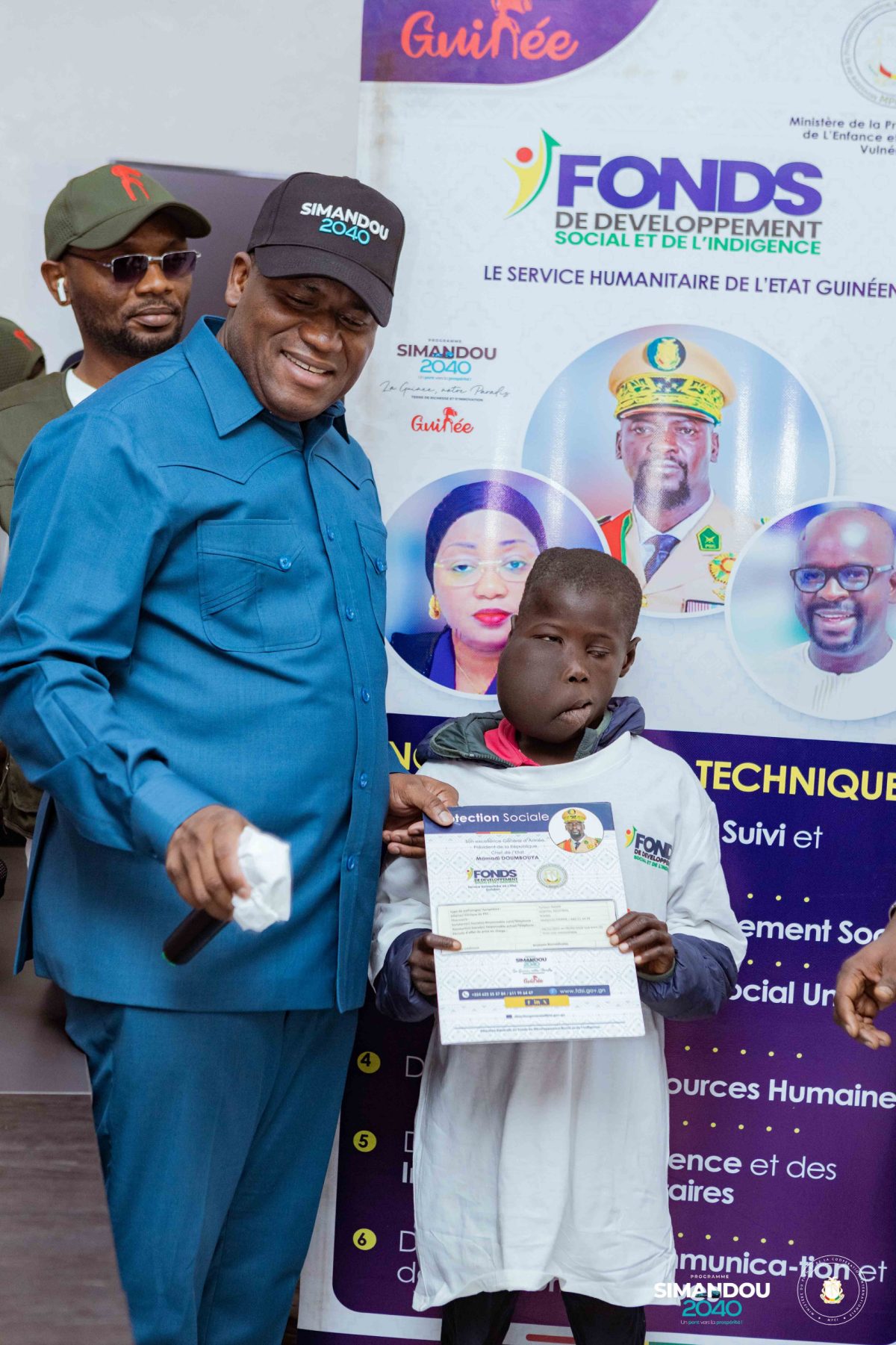 N’Zérékoré : le Ministre Ismaël NABE préside la remise de titres sanitaires aux personnes vulnérables