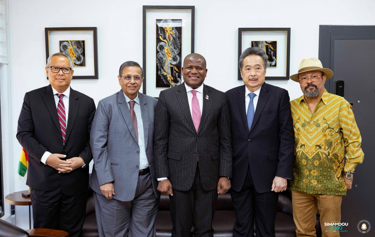 Audience : le Ministre Ismaël NABE reçoit l’Ambassadeur de l’Indonésie en Guinée